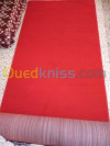  tapis rouge vif et neuf