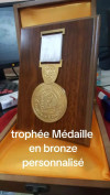 Confection trophée et médaille bronze personnalisé