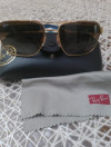 Une lunettes original rayban