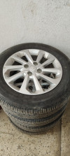 Jantes alliage Hyundai accent avec pneus Bridgestone 185/65 r15