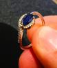 Bague Miss benkortbi or blanc, safir bleu , diamant avec certificat d origine.