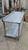 Table travail en inox 180 x 70 x 85 la hauteur 