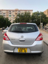 Nissan Tiida 5 portes 2009 Tiida 5 portes