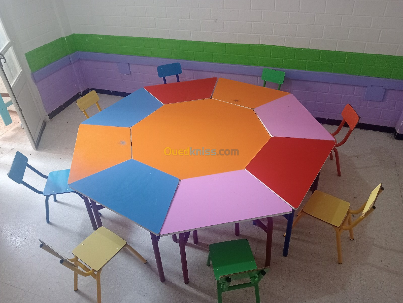 Lot de tables et chaises enfants pour crèche 