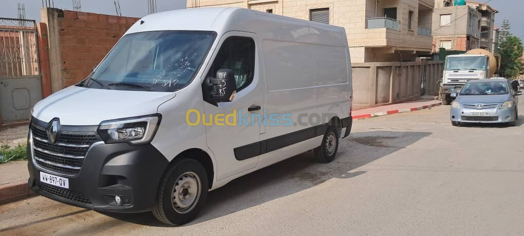 Renault Master 2024 2 panneau