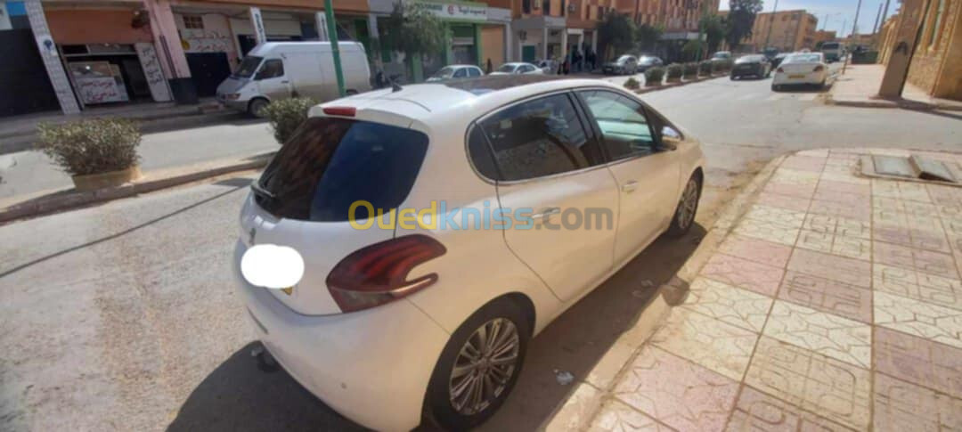 Peugeot 208 2015 Allure Facelift