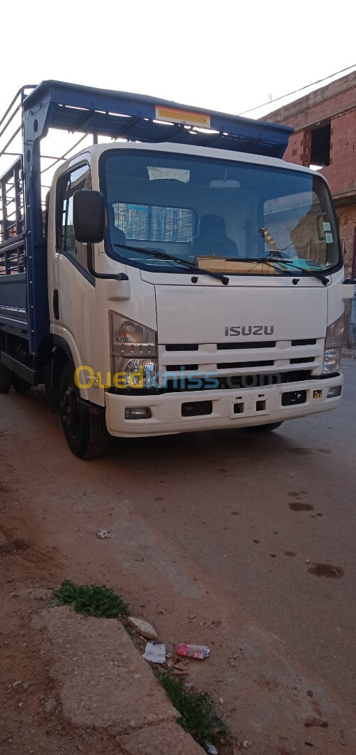 Isuzu NPR 2013