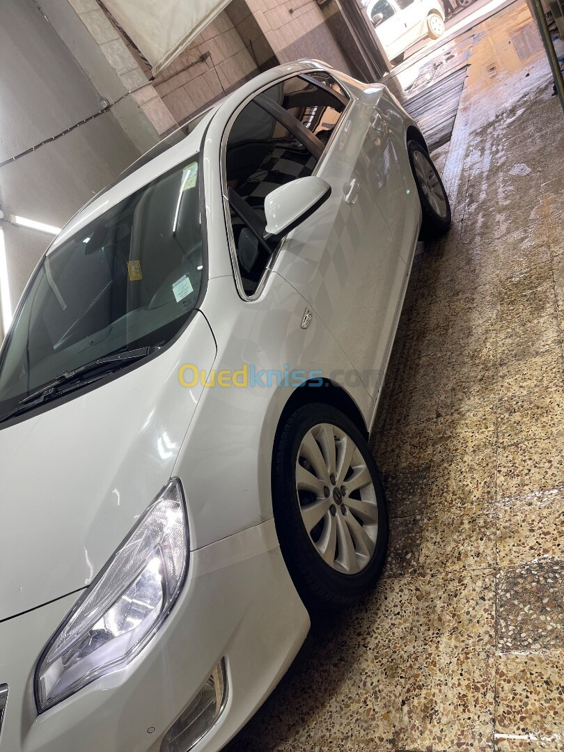 Opel Astra 2011 Astra j