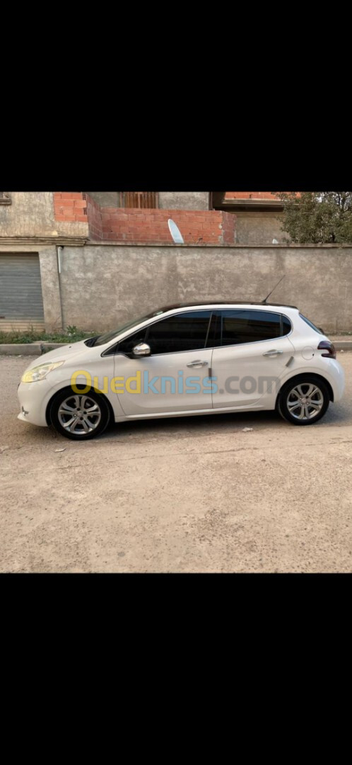 Peugeot 208 2015 Allure