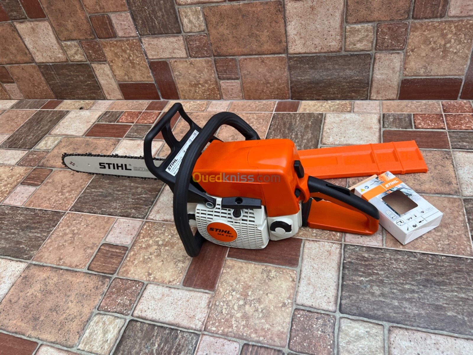 Tronçonneuse thermique-chainsaw-منشار حطب  STIHL MS250  40 cm  made in Germany