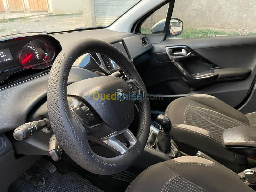 Peugeot 208 2015 Allure