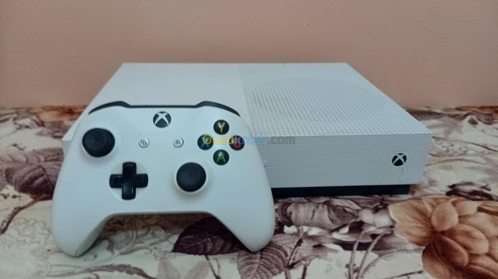 Xbox one S 1TB + Manette originale 