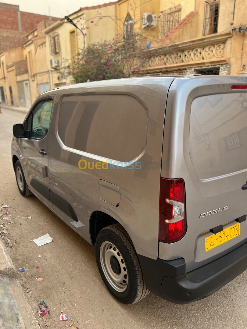 Fiat Doblo 2024 Oran 2 place