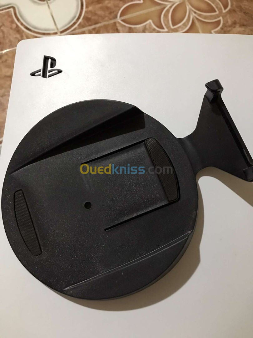 Ps5 jdiiida habta caba avec 1 manette et support 