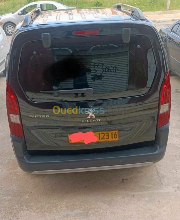 Peugeot Rifter 2023 الاولى