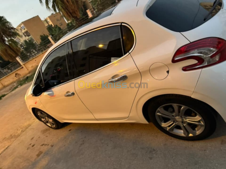 Peugeot 208 2014 Allure