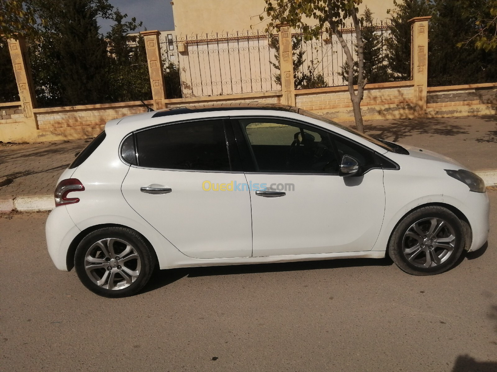 Peugeot 208 2015 Allure