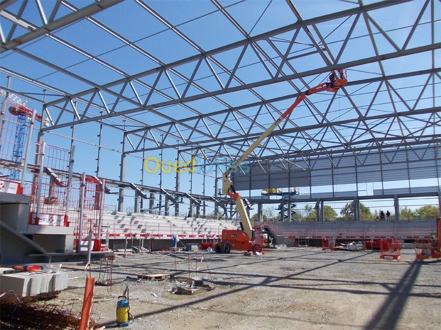 Fabrication et construction d'usine , hangar , serres , depot , entrepot en charpente métallique 