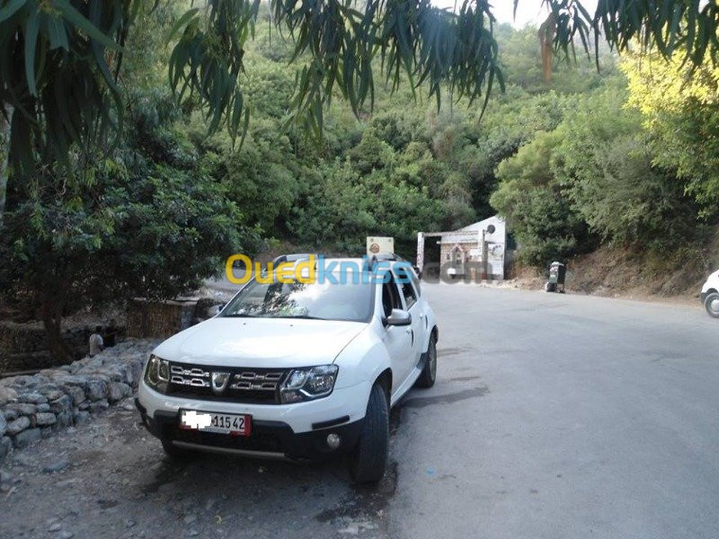 Chauffeur avec son Voiture Duster 2015