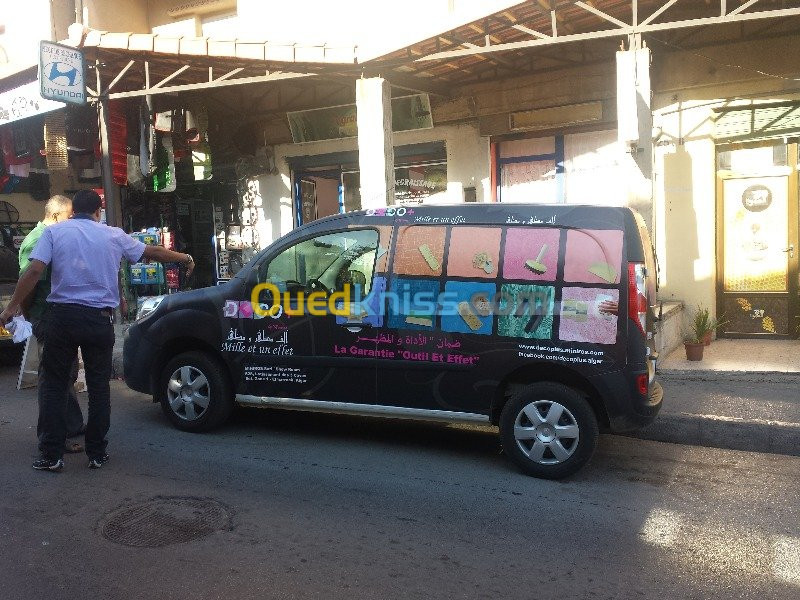 HABILLAGE VEHICULE VITRINE ET PANNEAU 