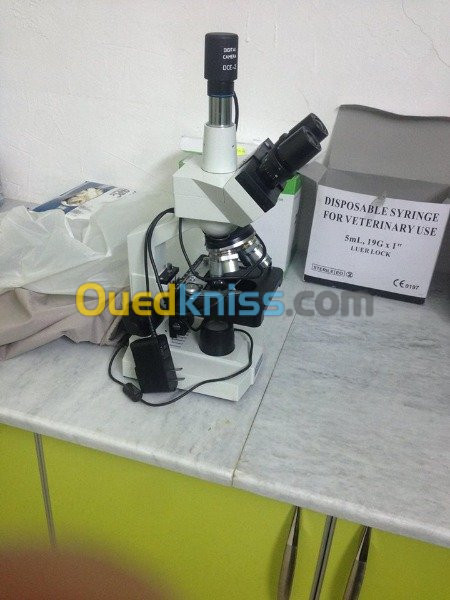 Microscope trinoculaire  lab