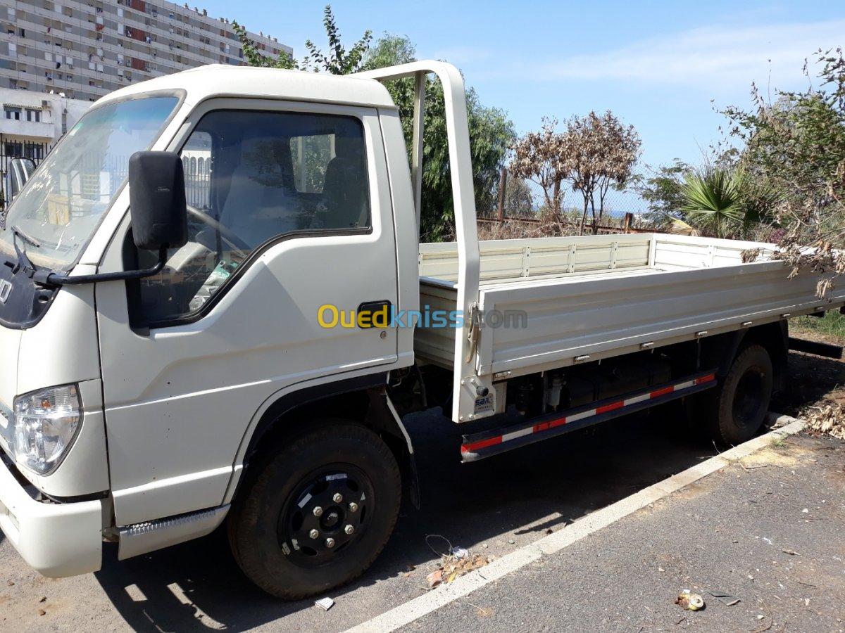 Camion plateau 2.45T