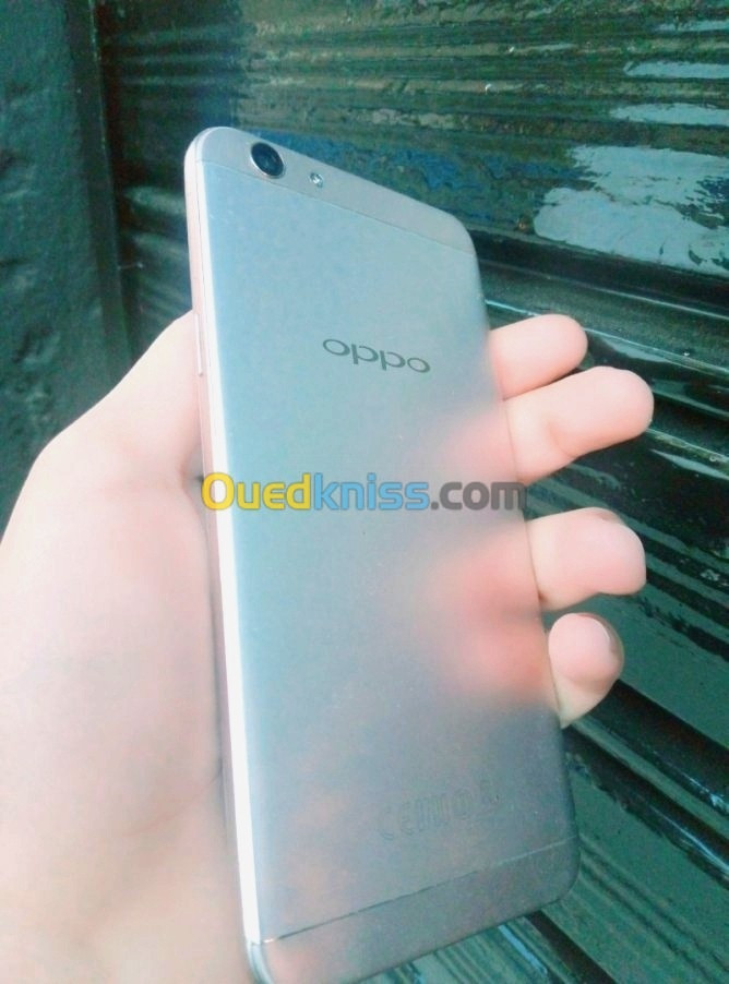 Oppo F1s