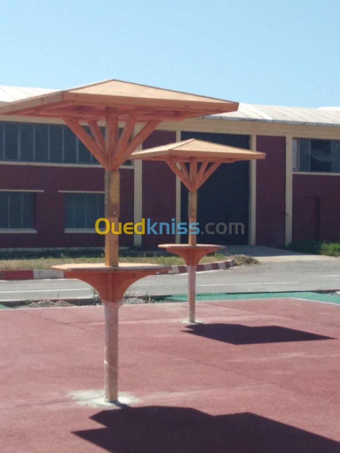  kiosques en bois rouge