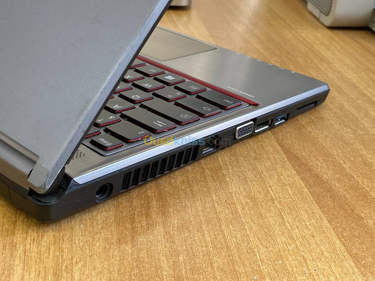 FUJITSU LIFEBOOK E736 /I5 6 EME /8G / 256 SSD/14