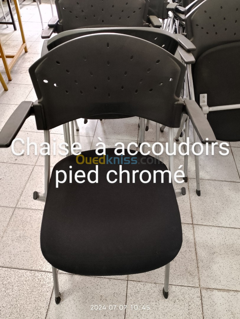 Chaises accoudoirs 