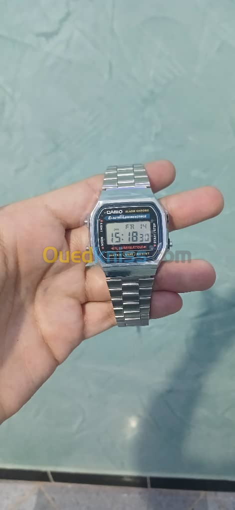 ساعة كاسيو ديجيتال ديسبلاي بسوار من التانلس ستيل           Montre casio   A168Wg-9Wdf  