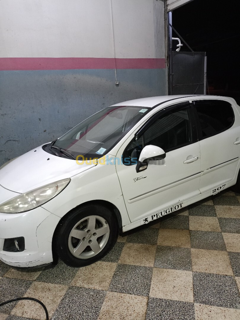 Peugeot 207 2011 