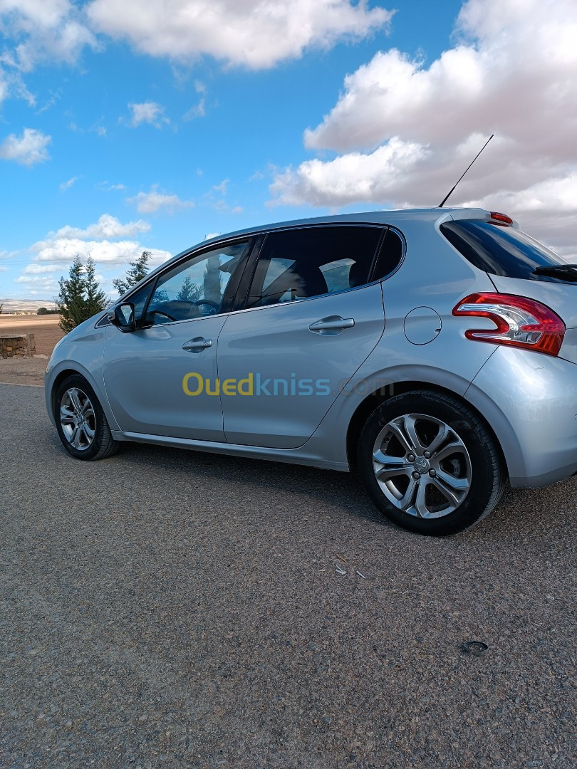 Peugeot 208 2015 Allure