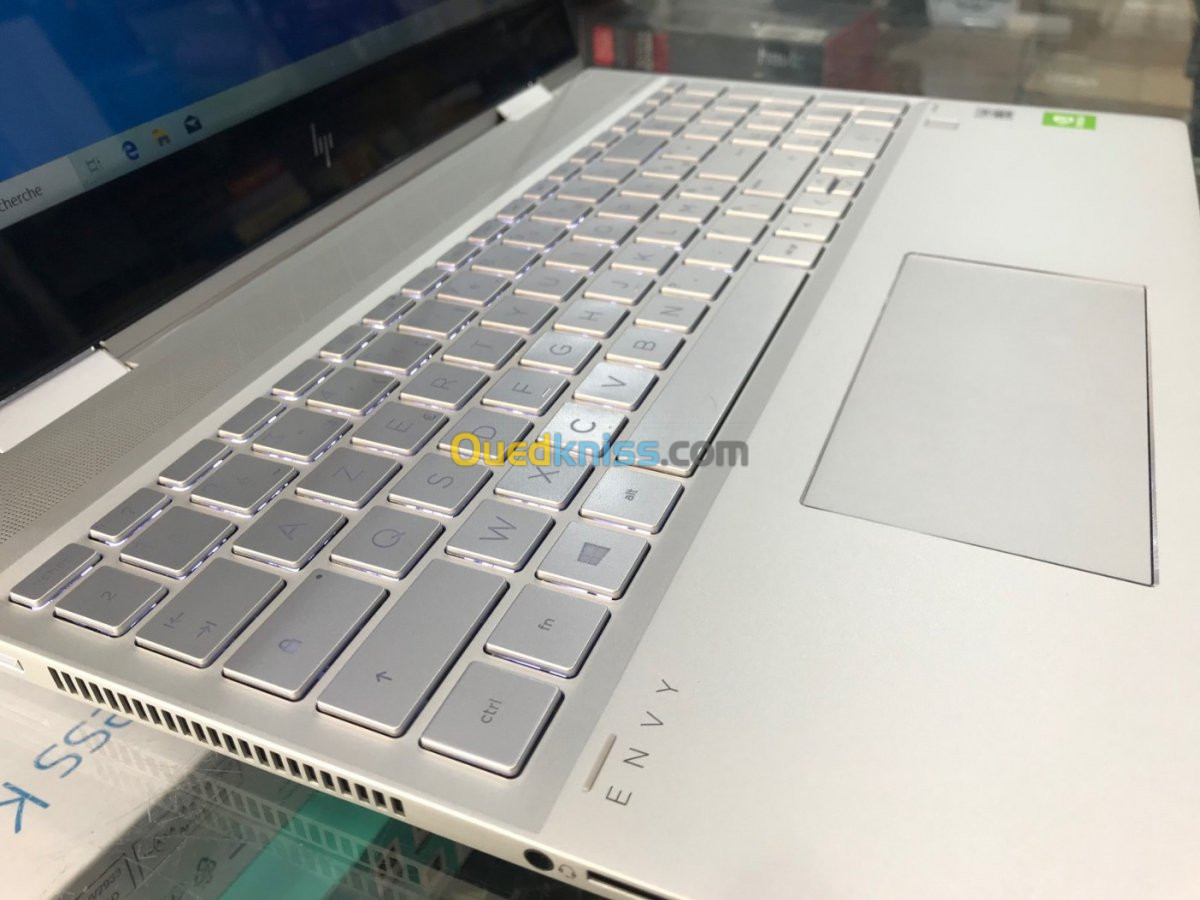 HP ENVY 15 i7 10ém 16GB 1TB SSD MX250