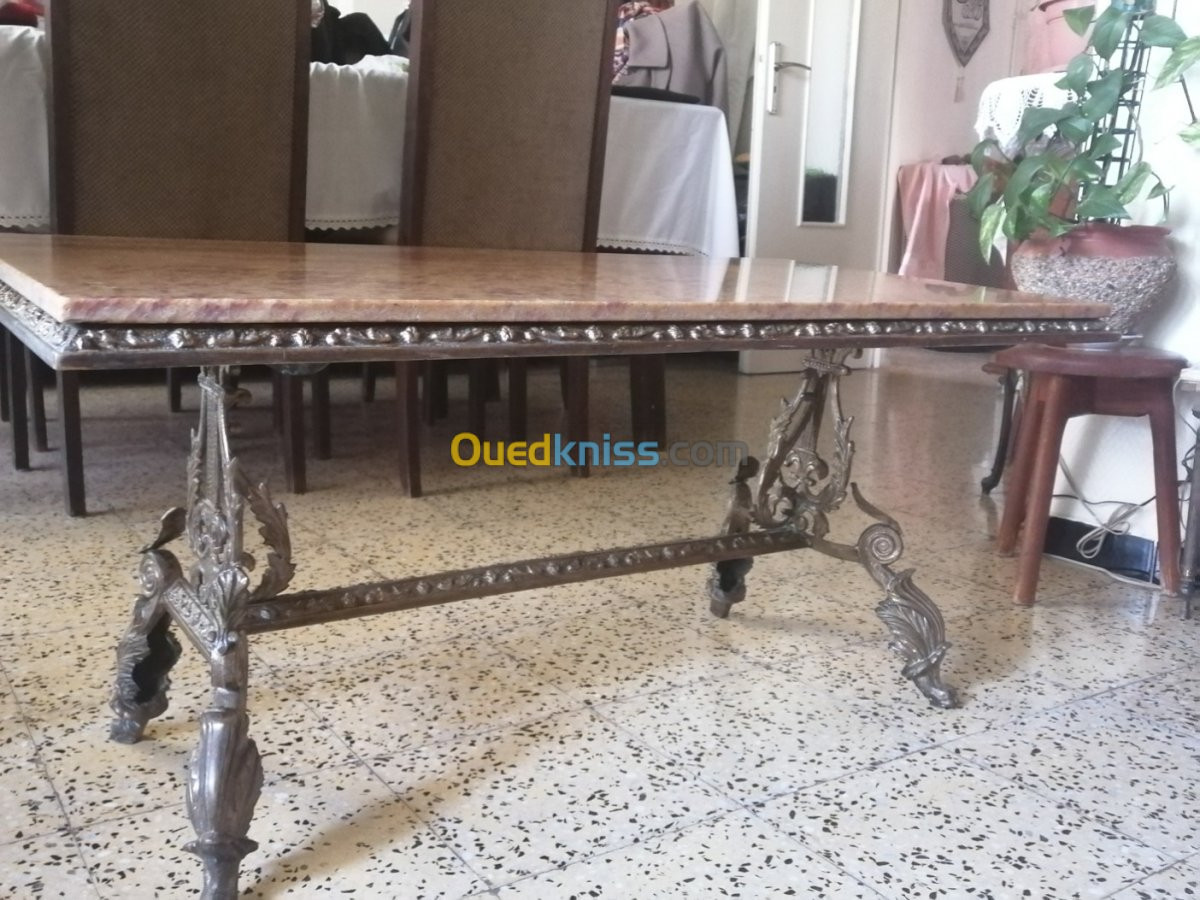 Table basse en marbre et bronze