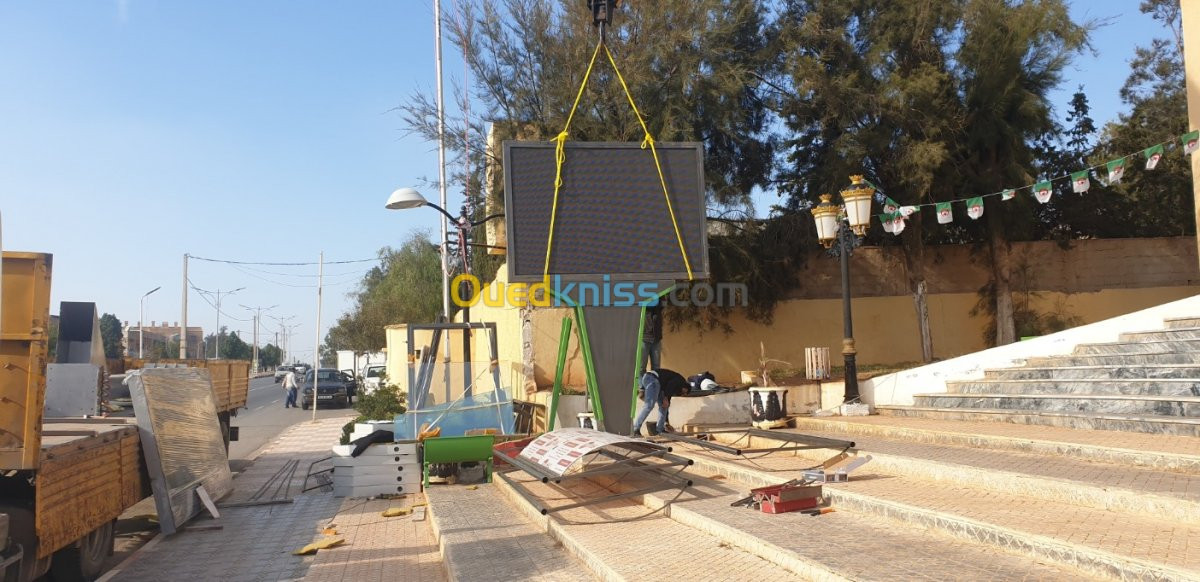  Panneau d'affichage LED شاشات اشهارية