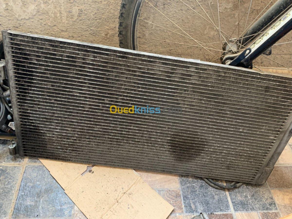 Radiateur clim Renault réf 921100002R