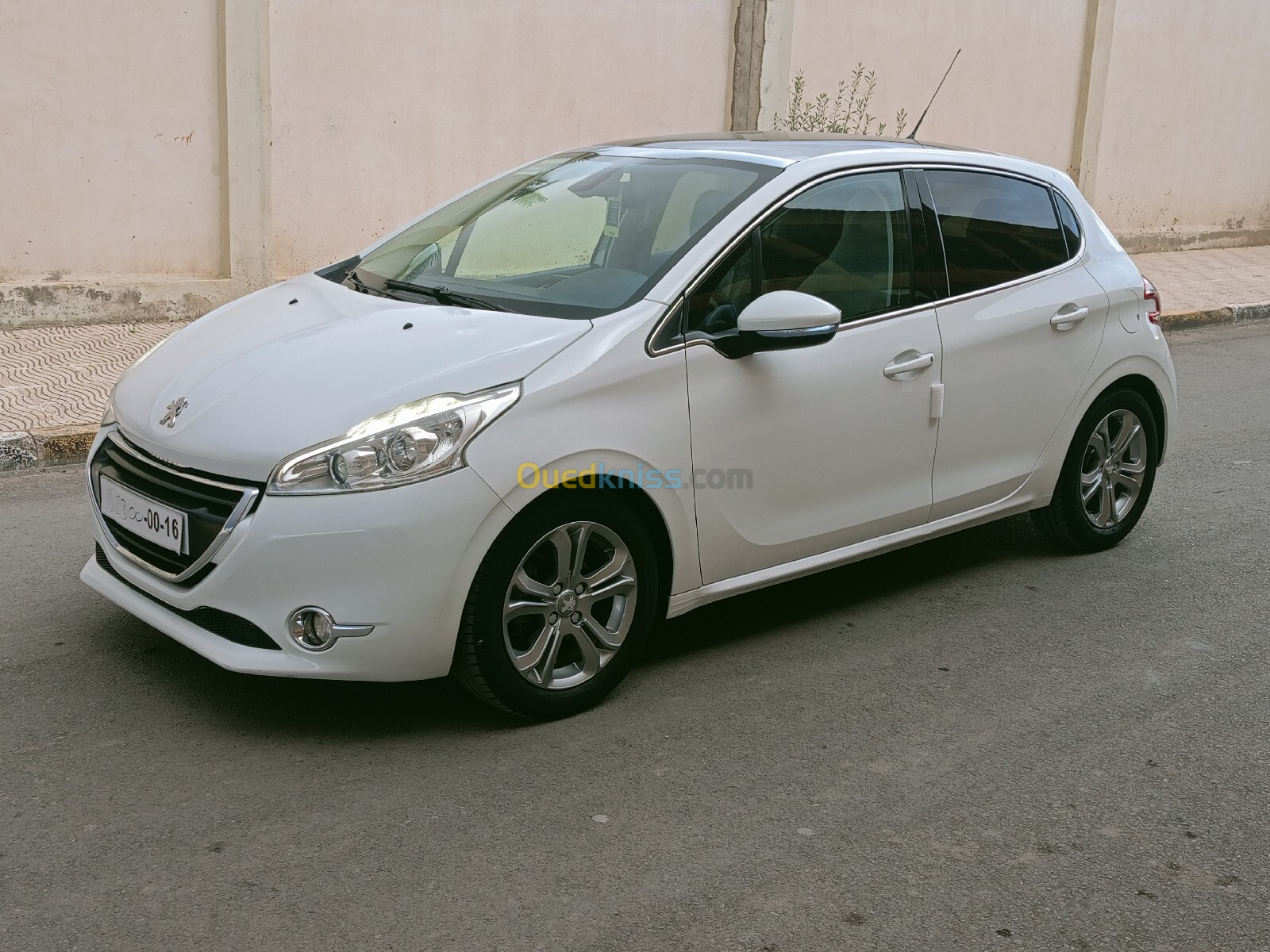 Peugeot 208 2015 Allure