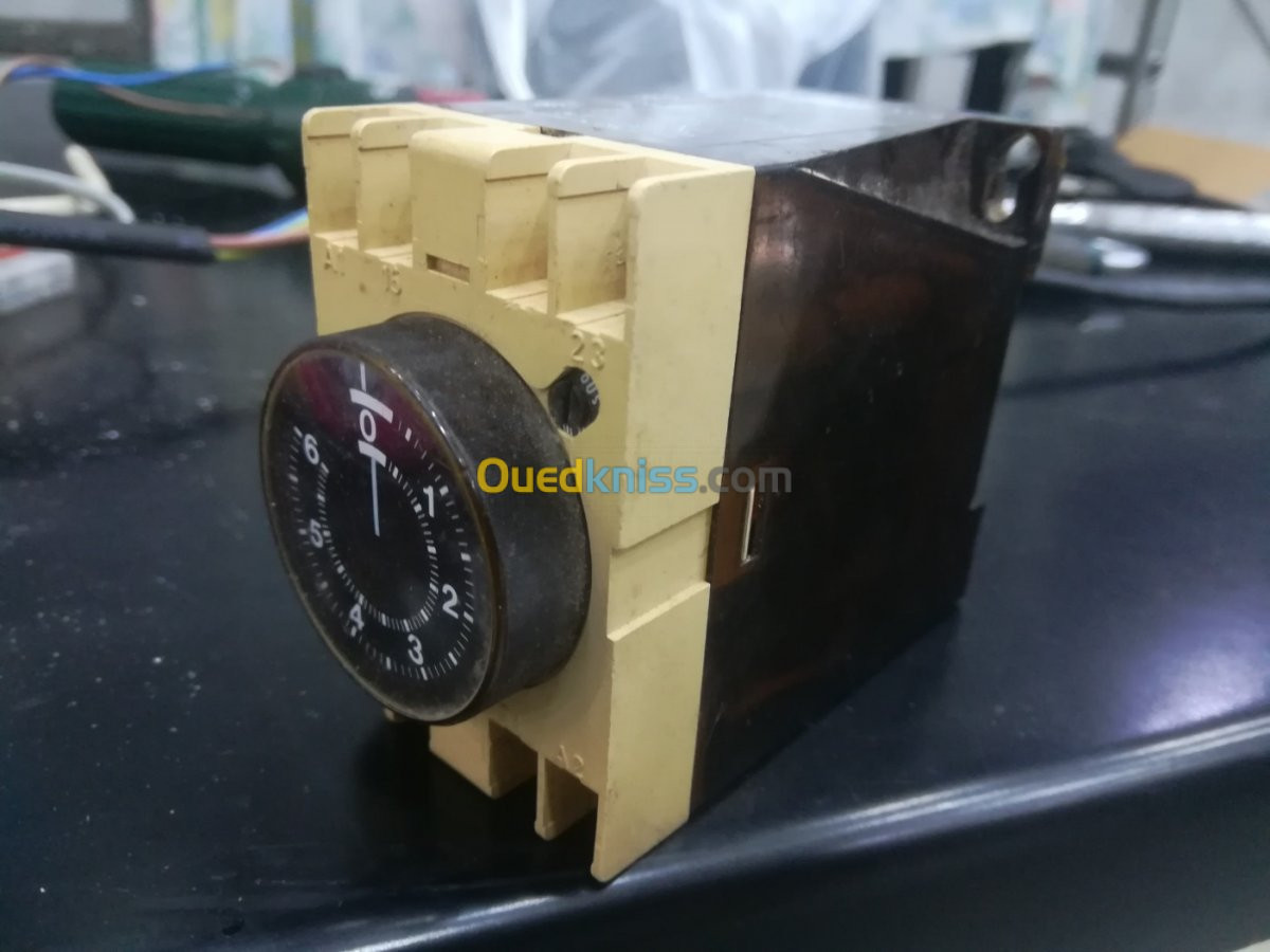 Crouzet Timer 88225011 220-240V 50Hz 