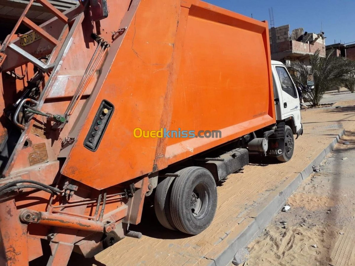 Location des camions benne tasseuse 