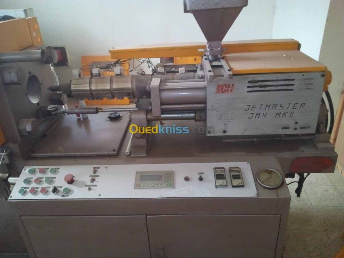 02 Machines injection 80T /110gr