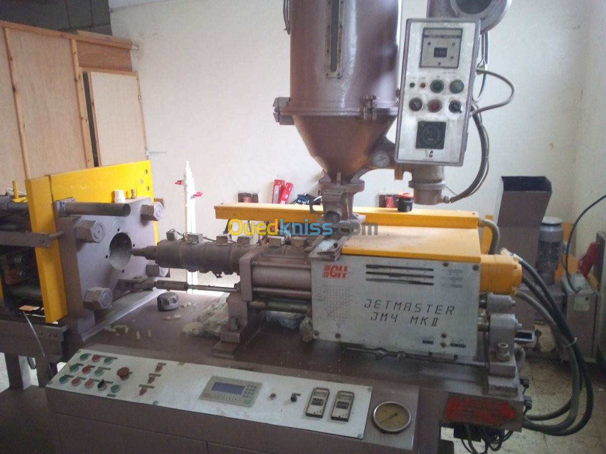 02 Machines injection 80T /110gr