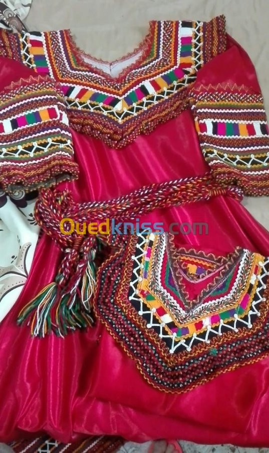Location Keweyat et robe kabyle 