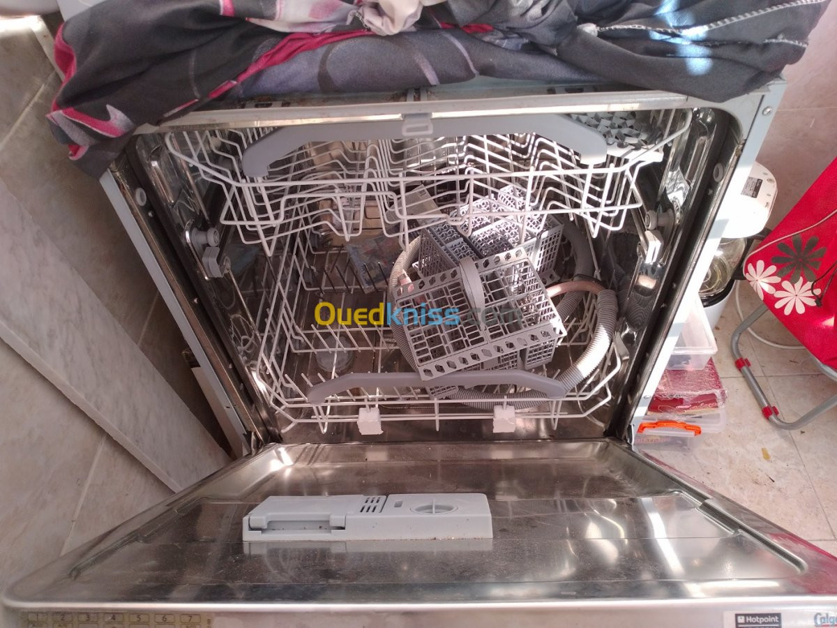 Lave vaisselle Ariston sans carte mère