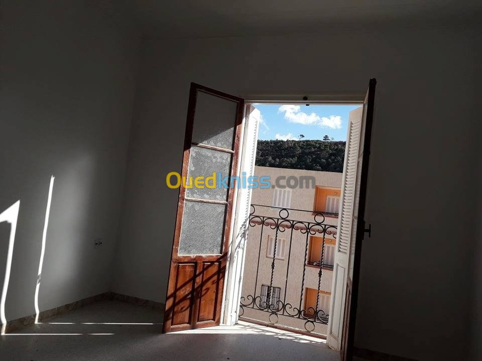 Vente Appartement F4 Chlef Tenes