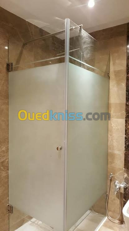 Cabine de douche, Façade en verre trp