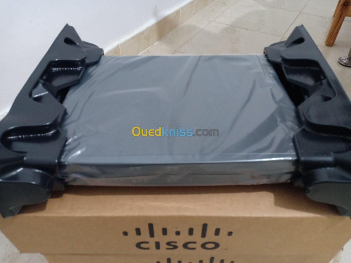 Routeur Cisco 888W-GN-E-K9 (WIFI)