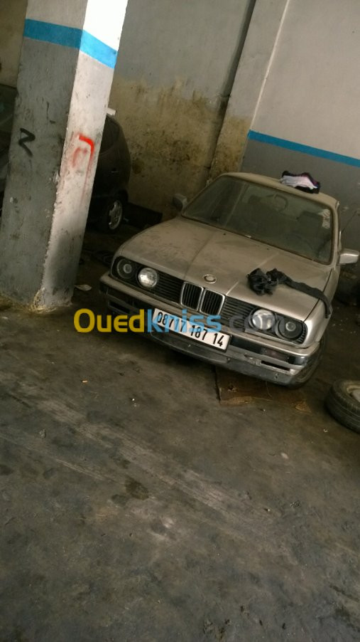 BMW E30 1987 