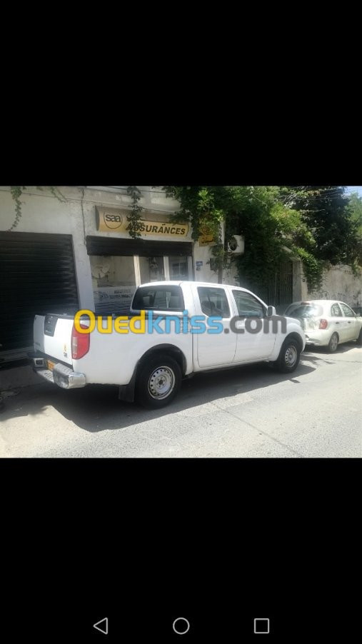 Location Nissan Navara 4x2 double cabi