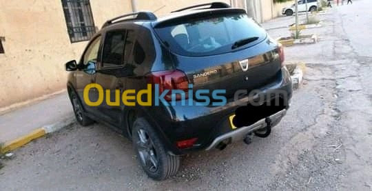 Dacia stpway sandero  Sandero stpway 2017 Camira av AR  Phares Xén